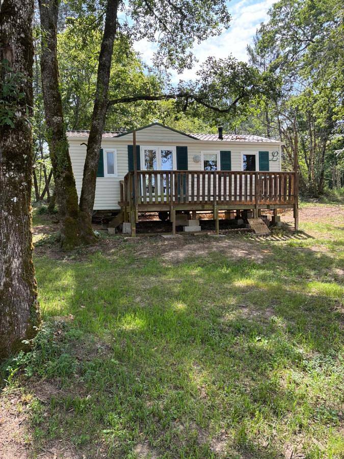 Location de vacances pour 2 personnes, avec terrasse ainsi que vue et jardin, animaux acceptés à Gavaudun