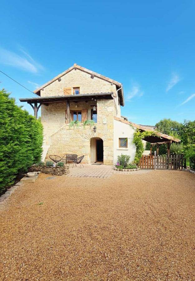 Location de vacances pour 6 personnes, avec Terrasse ainsi que Jardin et Vue à Sancé