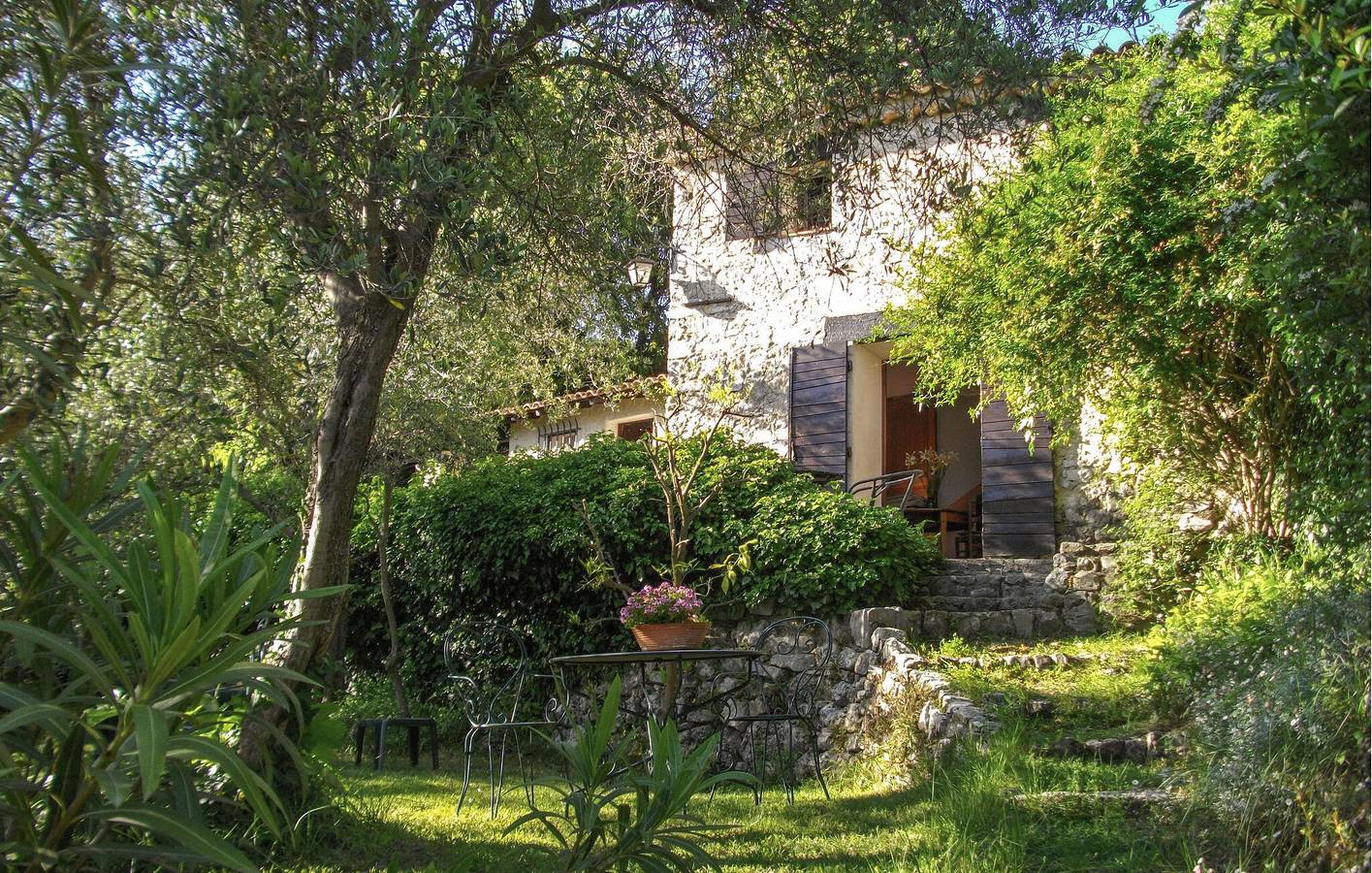 Acogedor apartamento con jardín y terraza, cerca del centro de la ciudad in Peymeinade, Region de Cannes