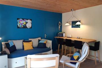 Gîte pour 5 personnes, avec terrasse ainsi que jardin et piscine, animaux acceptés à Manteyer