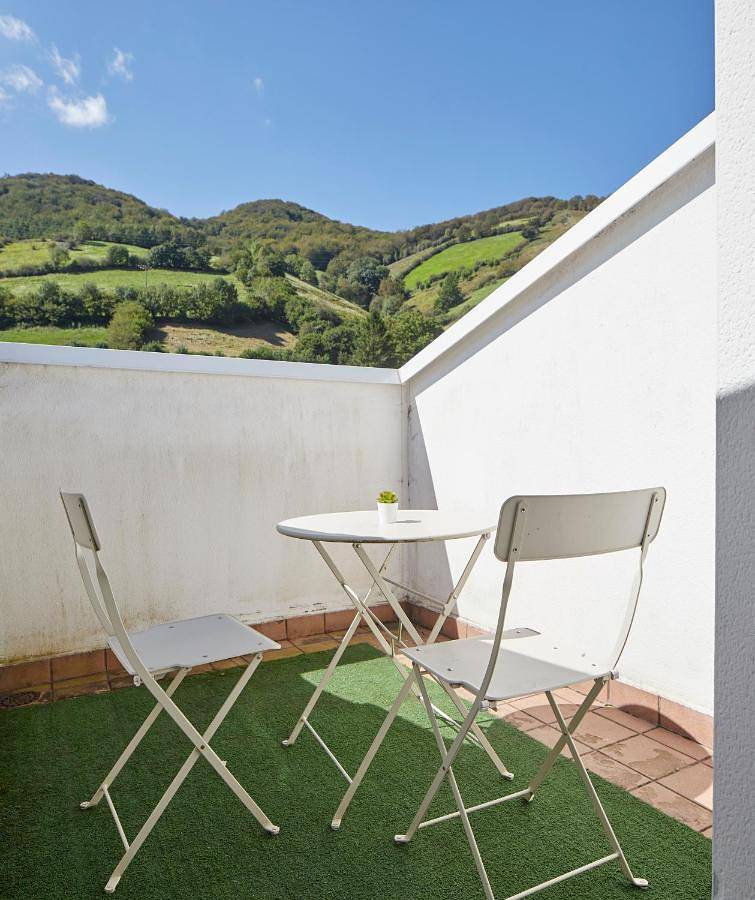 Quadruple Room with Balcony in Leiza, Pirineos