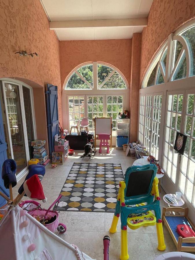 Location de vacances pour 5 personnes, avec jardin ainsi que vue et piscine, adapté aux familles à Châteaudouble - 4