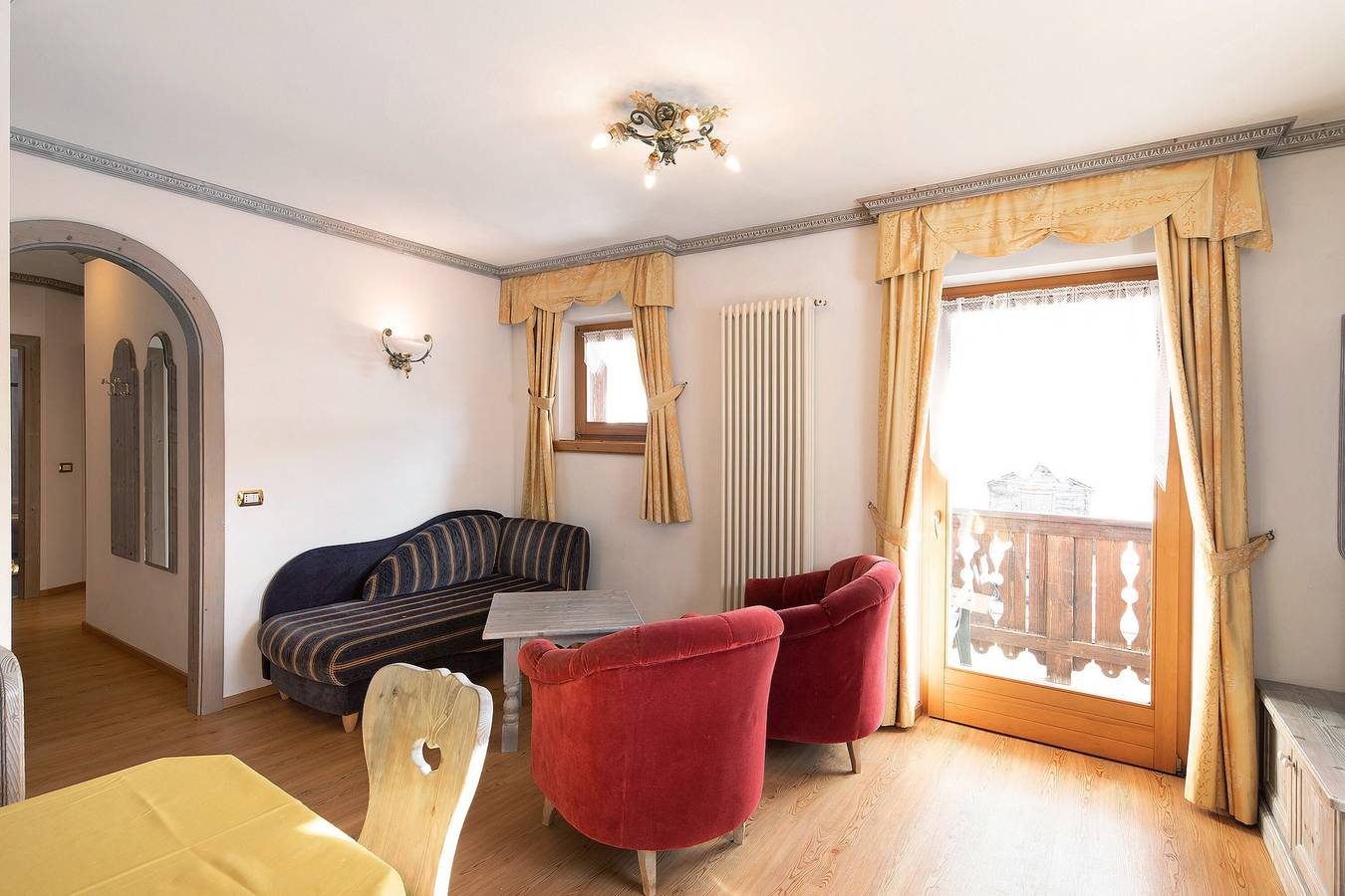 Entire apartment, Holiday Apartment "Casa Li Roina n 46" with Mountain View, Balconies & Wi-Fi in Livigno (Town), Livigno