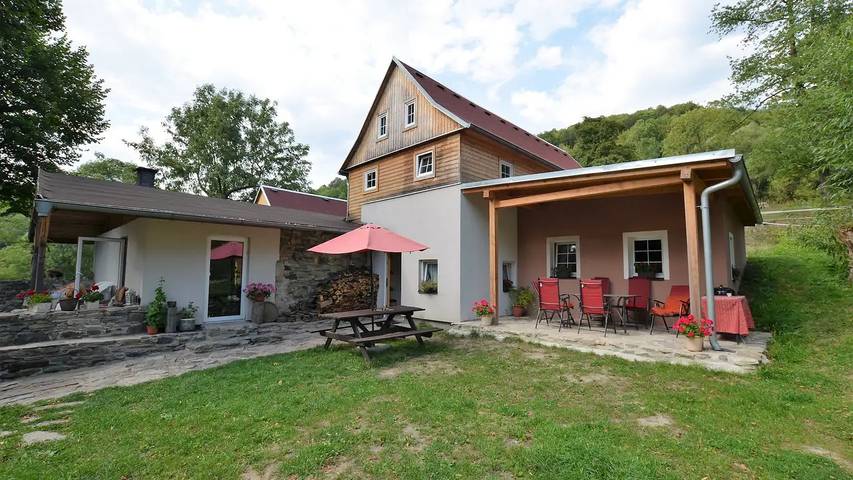 Bauernhof für 10 Personen, mit Garten und Pool in Tschechien