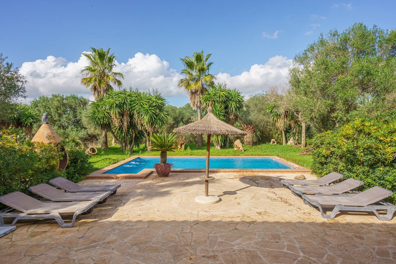 Bonita casa Son Barbudet con vistas a la montaña, Wi-Fi, jardín, terrazas y piscina; aparcamiento disponible in Campos, Mallorca Sur