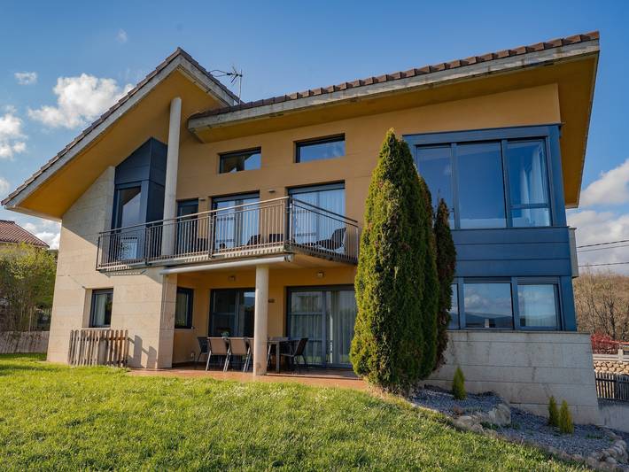 Chalet para 8 personas, con Balcón además de Jardín y Vistas al lago en La Rioja