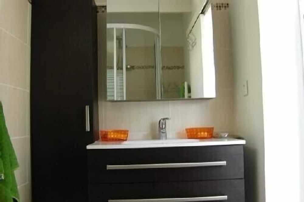 Appartement entier, Studio, à 100m de la plage,récent, dans cadre calme et verdoyant. in Sausset-les-Pins, Côte méditerranéenne (France)
