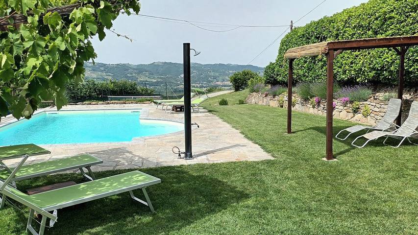 Cottage pour 4 personnes, avec jardin à Monastero Bormida