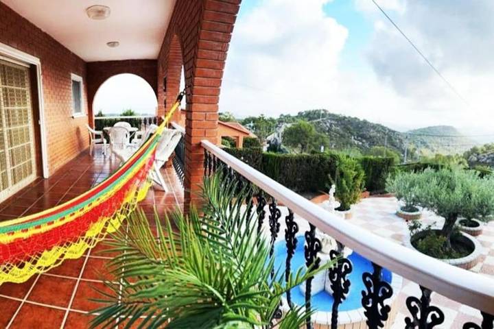 Casa rural para 6 personas, con Balcón y Terraza además de Jardín y Piscina en Olérdola