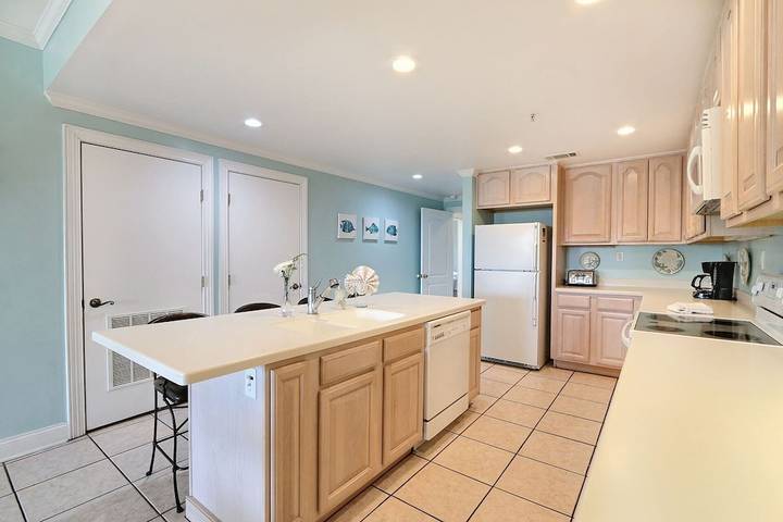 Beach rental for 8 people, with balcony and pool in Tybee Island