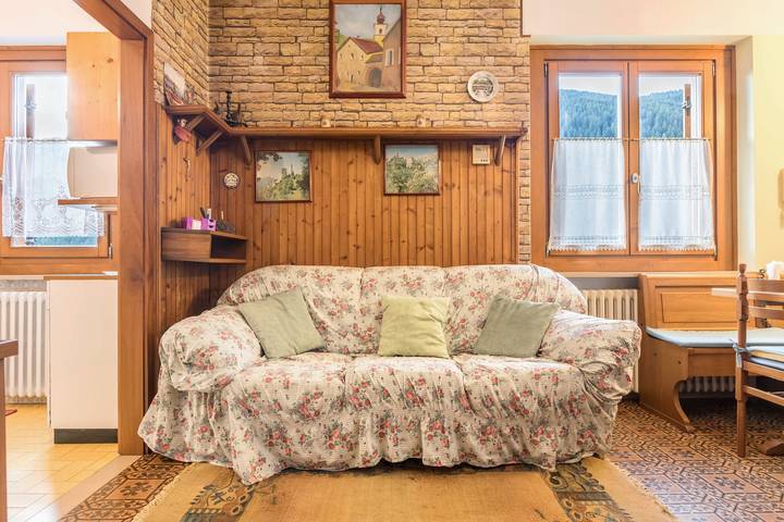 Entire apartment, Apartment 'Casa Al Sole' with Mountain View, Balcony and Wi-Fi in Bresimo, Ortler Alps