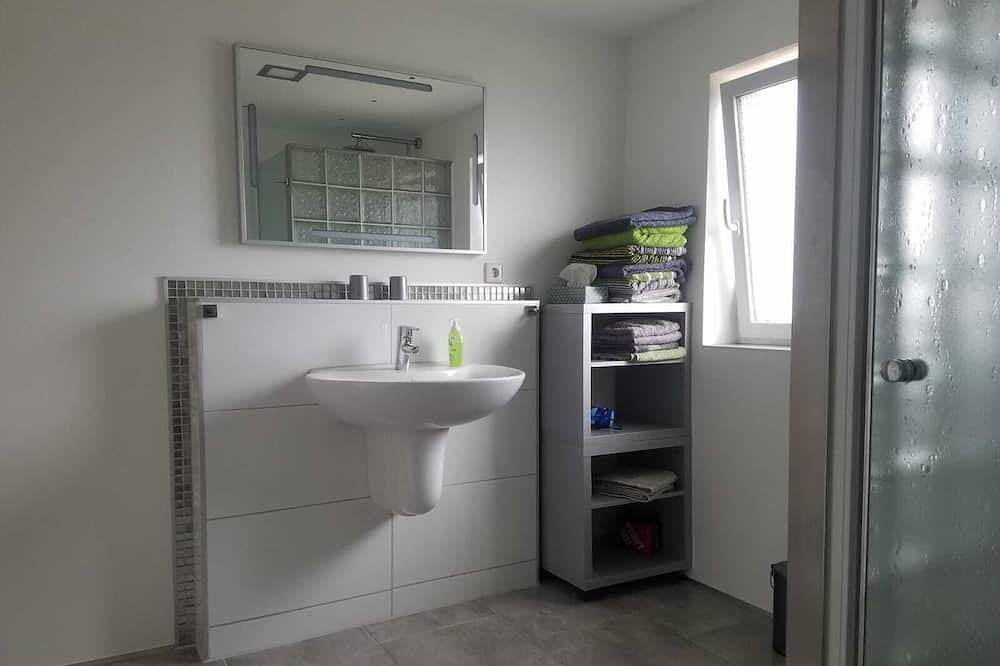 Ganze Wohnung, Gemütliche Wohnung in Berlin, inkl. Dachterrasse und Parkplatz in Mariendorf Berlin, Berlin