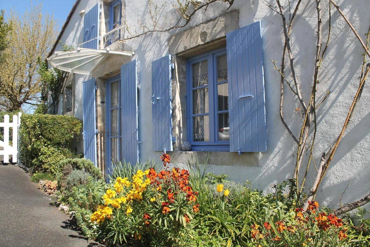 Three-Bedroom House in Saint-Gelais, Région de Niort