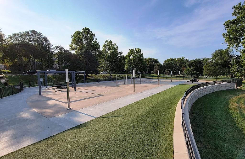 Historic 155 y/o 3-bedroom Kc house with hot tub. in Kansas City, Missouri