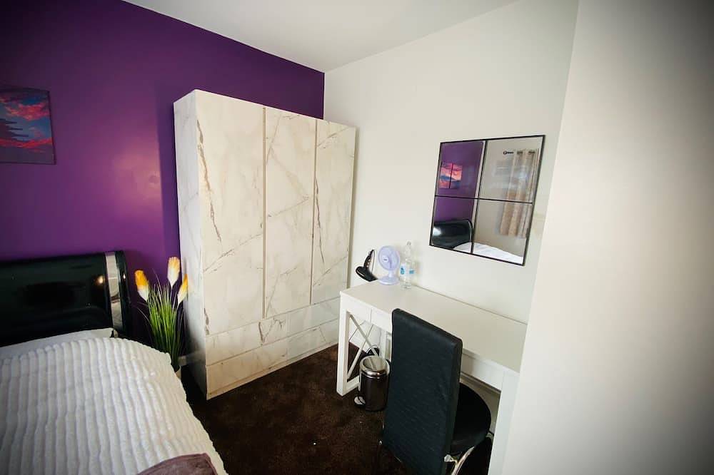 Modern-Petfriendly-privategarden-Family-20Mintoldn in Stevenage, Hertfordshire
