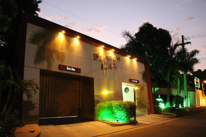 Pousadas para 2 pessoas, com jardim e jacuzzi em Araçatuba