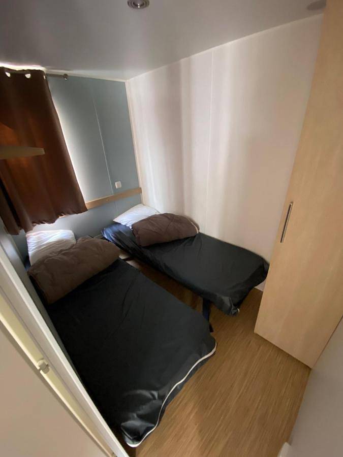Camping pour 4 personnes, avec bassin pour enfant ainsi que piscine et jardin, animaux acceptés dans Plage de l'Espiguette