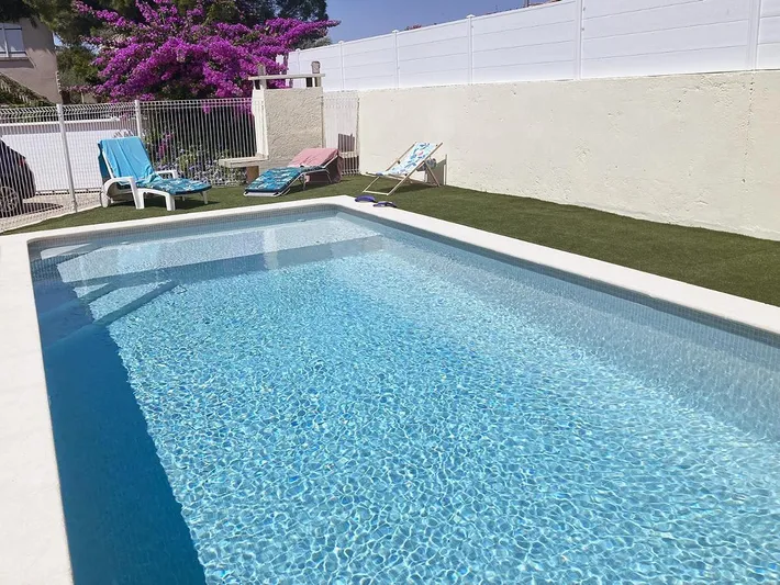 Chalet para 8 personas, con jardín y piscina - 1