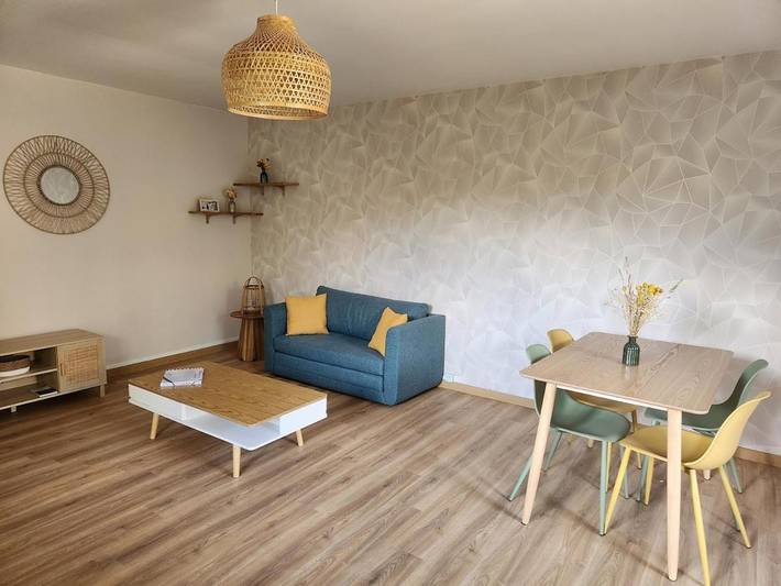 Gîte pour 4 personnes, avec jardin ainsi que vue et terrasse à Gilly-sur-Isère - 3