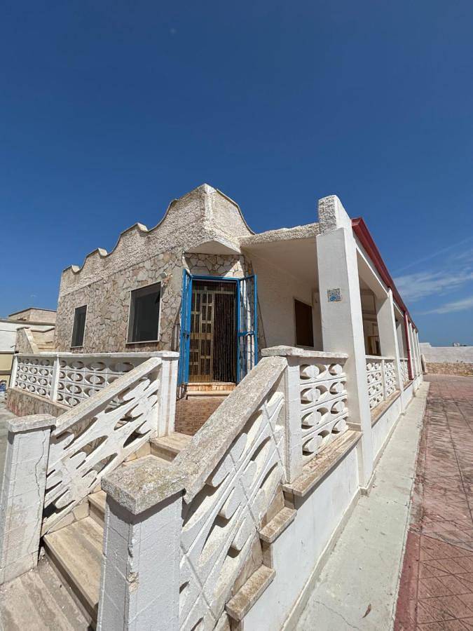 Appartamento per 8 persone, con Balcone e Terrazza nonché Giardino e Panorama a Specchiarica
