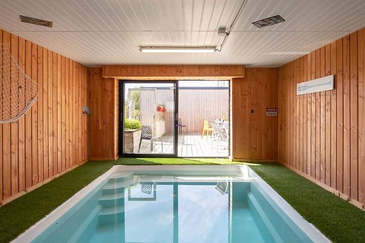 Location de vacances pour 6 personnes, avec piscine et jardin à Guimaëc