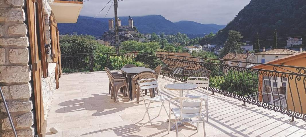 Chambre d’hôte pour 2 personnes, avec jardin ainsi que vue et terrasse