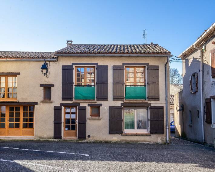 Entire apartment, Apartment 'Le Nid De St Papoul' with Balcony and Wi-Fi in Saint-Papoul, Carcassonne region