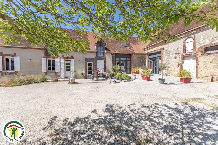 Gîte pour 6 personnes, avec Terrasse à Allemant