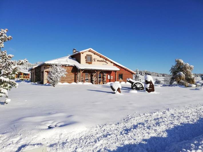 Location de vacances pour 3 personnes, avec vue ainsi que terrasse et jardin, animaux acceptés dans Lac du Bouchet - 2