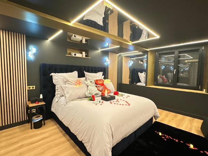 Chambre d’hôte pour 2 personnes, avec Jacuzzi et Terrasse ainsi que Jardin et Piscine à Castres