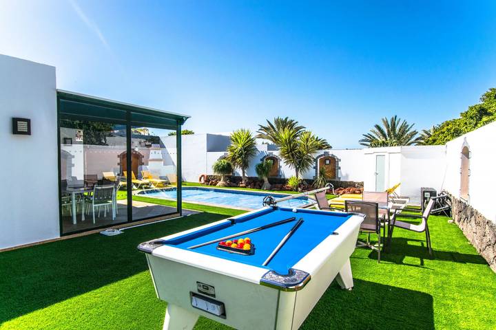 Chalet para 6 personas, con terraza además de piscina y jardín en Lanzarote - 4