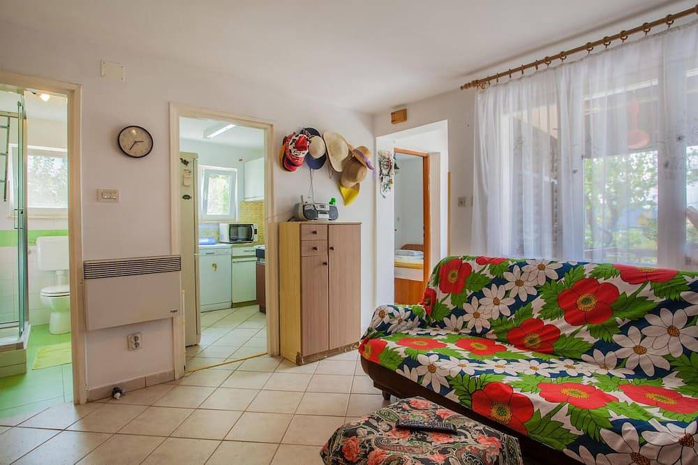 Entire apartment, Gorgeous apartment in Cres with kitchen in Cres Town, Cres