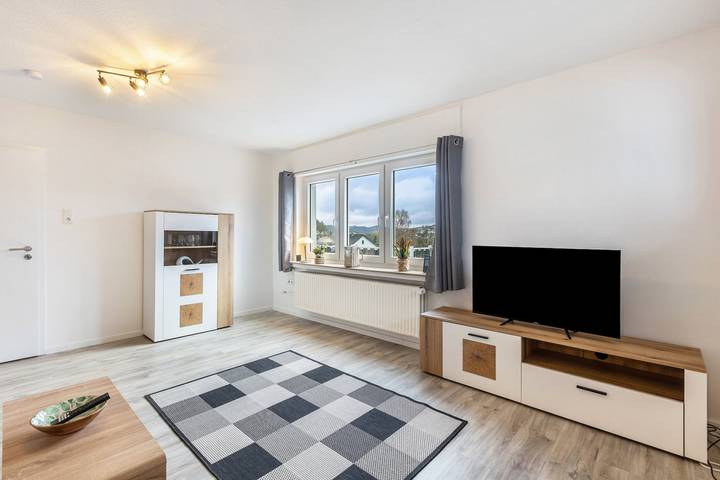 Appartement entier, Appartement « Esselsteigblick » avec vue sur la montagne, terrasse commune et Wi-Fi in Eslohe, Arrondissement du Haut-Sauerland
