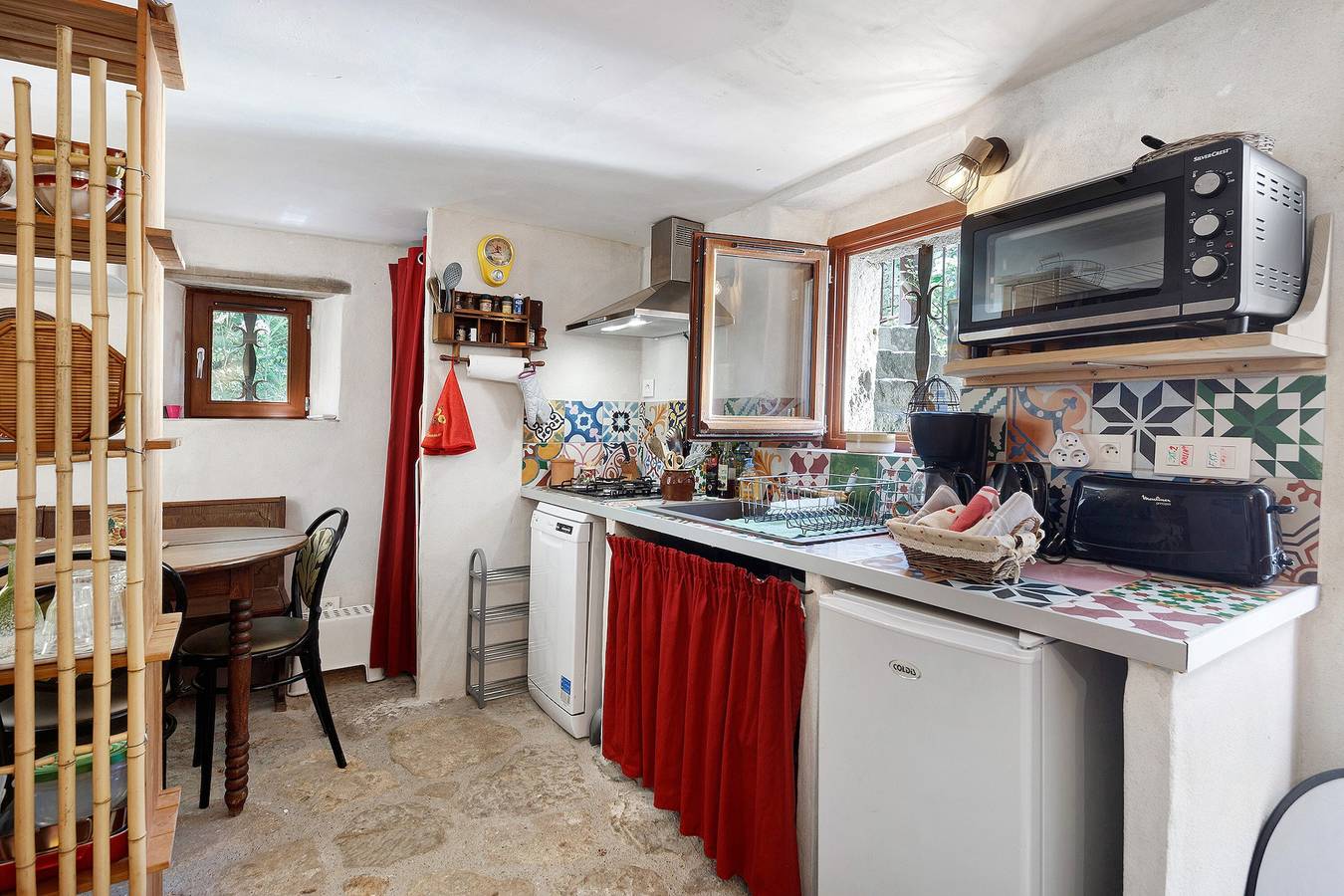 Apartamento entero, Apartamento «Les Châtaigniers Gîtes du Mas Haut» con vistas a la montaña, Wi-Fi y aire acondicionado in Saint-Jean-du-Gard, Cevenas