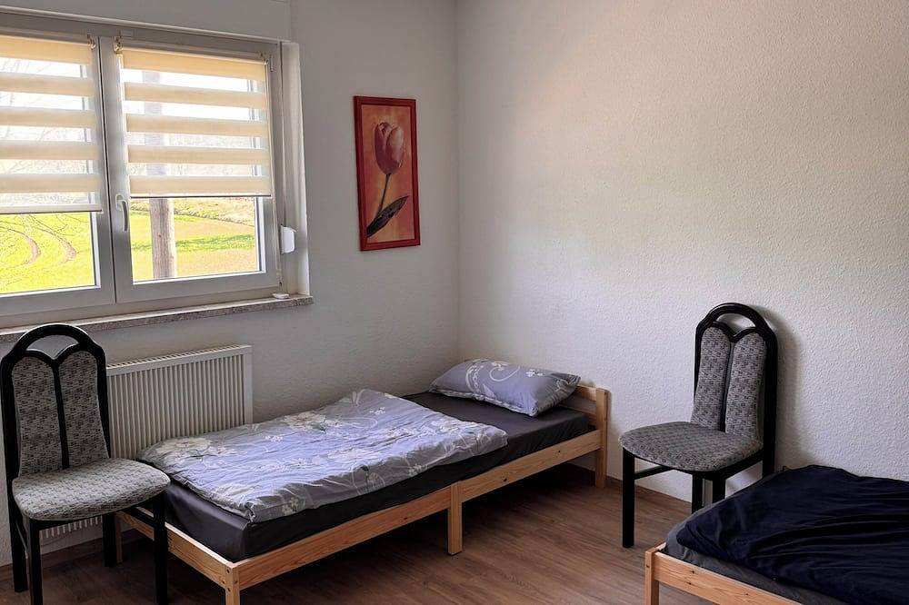 Ganze Wohnung, Schöne Wohnung 5 Minuten vom Badesee entfernt in Elsteraue, Burgenlandkreis
