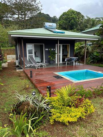 Villa pour 3 personnes, avec vue ainsi que piscine et terrasse dans Mo'orea