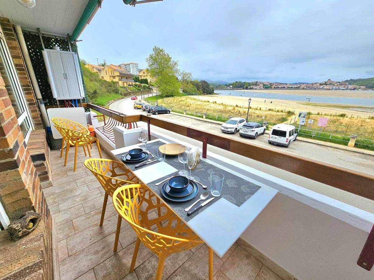 Apartamento entero, Apartment with Sea View in Playa de El Tostadero (San Vicente de la Barquera), San Vicente de la Barquera
