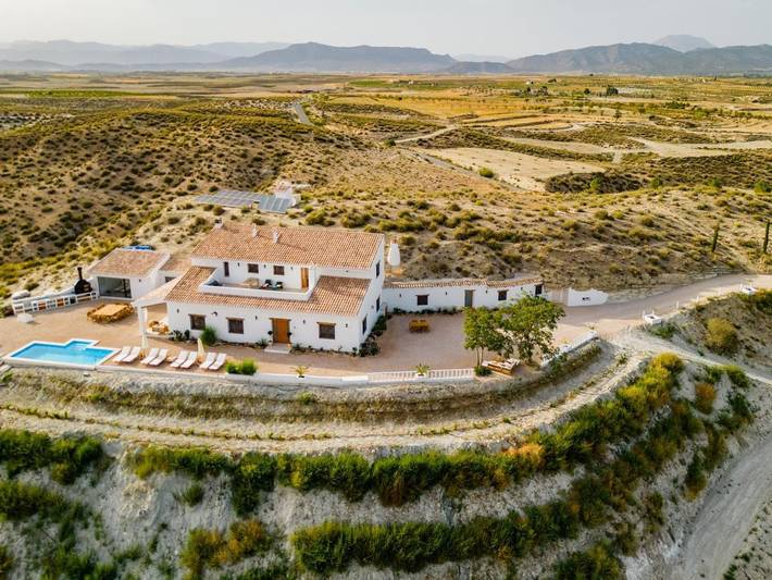 Chalet para 20 personas, con Jacuzzi y Terraza además de Jardín y Piscina en Provincia de Jaén - 3
