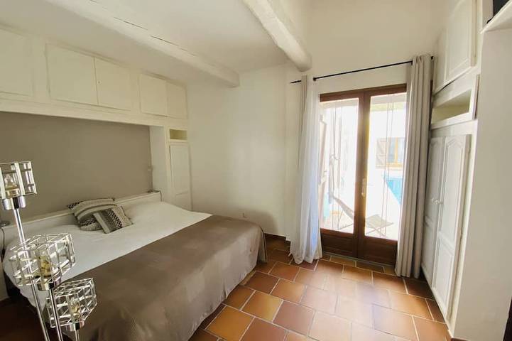 Gîte pour 2 personnes, avec jardin et piscine ainsi que jacuzzi et terrasse à La Crau - 2