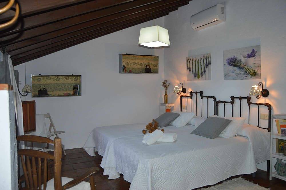 Casa Andaluza de vacaciones con piscina privada in Fuentes de Cesna, Algarinejo