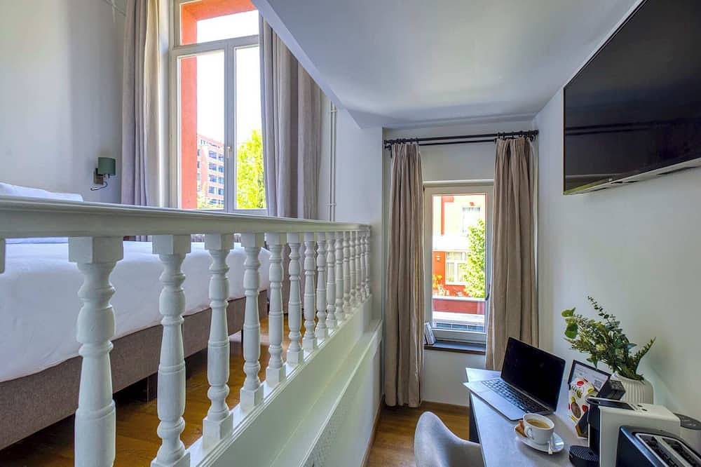Entire apartment, Double Room- Studio Apartment, Sleeps 2 in Brussels, Brussels region