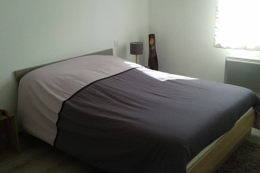 House For Seasonal Rental in Coëx, Loire Valley