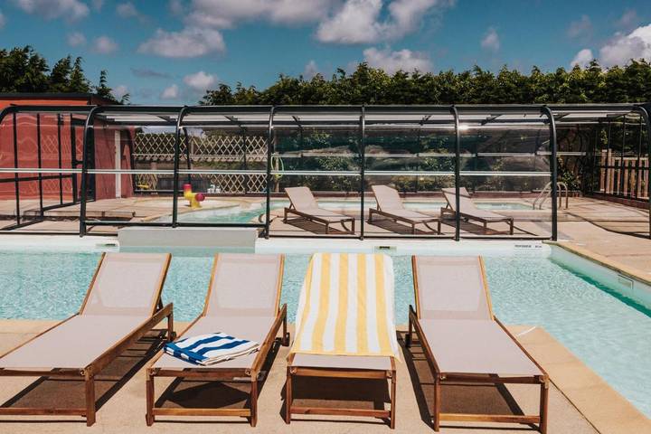 Camping pour 6 personnes, avec Terrasse ainsi que Jardin et Piscine