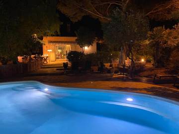 Villa pour 8 personnes, avec vue ainsi que jardin et piscine dans Boulouris