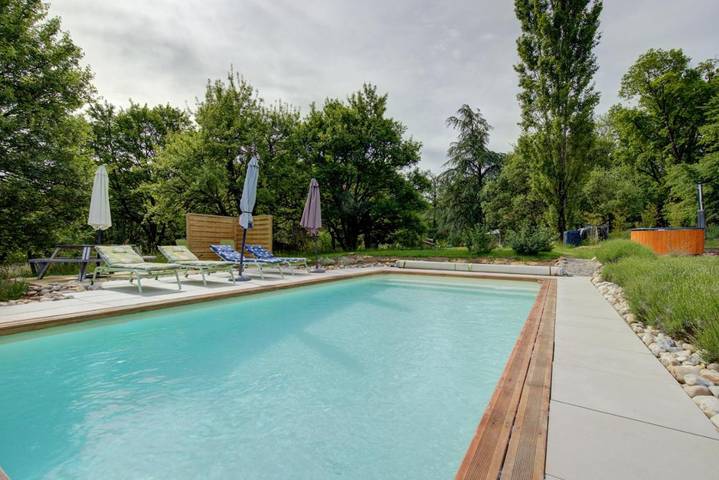 Chambre d’hôte pour 2 personnes, avec piscine et terrasse ainsi que jacuzzi et jardin dans Forêt domaniale de Grésigne