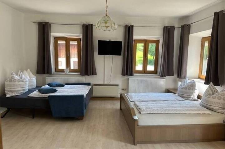 Ganze Wohnung, Ferienwohnung im Obergeschoss, 40 qm, für 1 - 3 Personen in Grabenstätt, Chiemsee