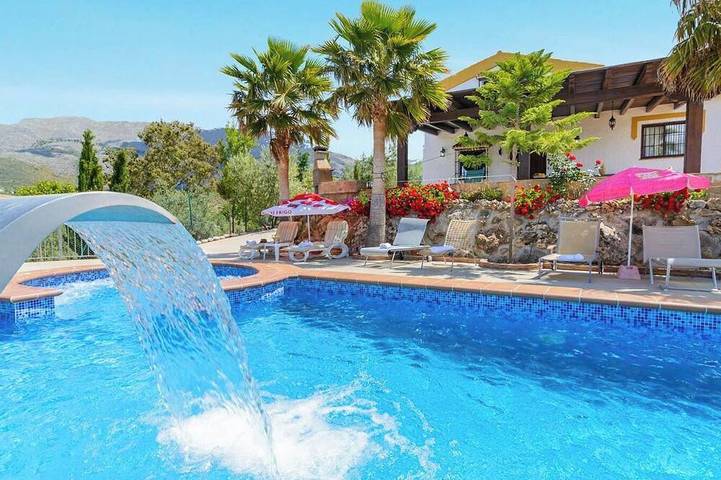 Villa für 8 Personen, mit Terrasse und Whirlpool - 1