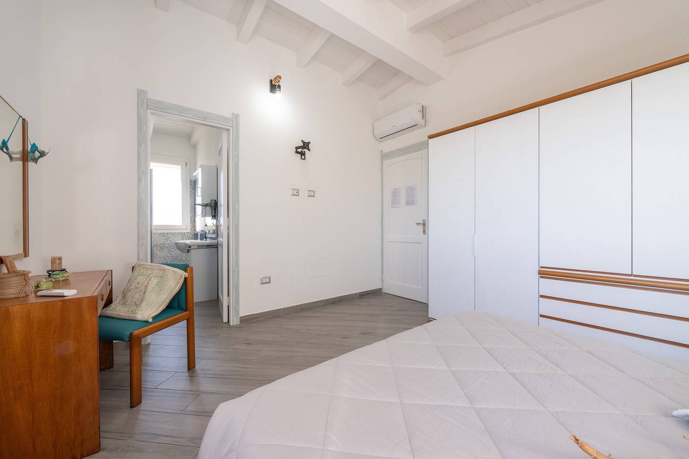Moon – Double Room with Private Bathroom in Quartu Sant'Elena, Campidano