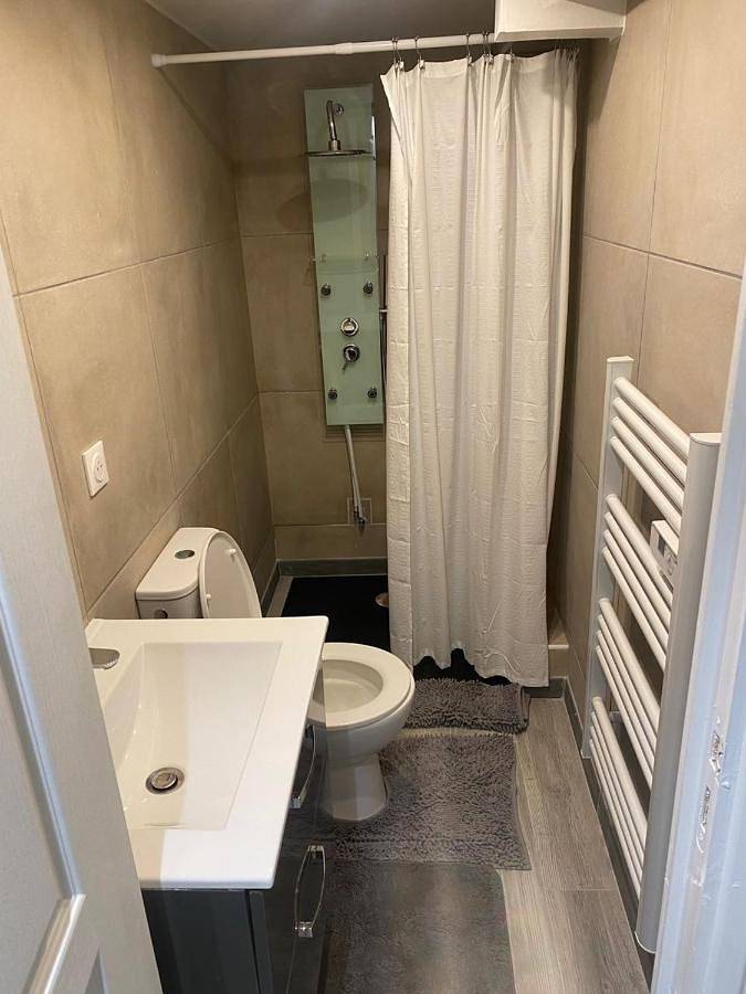 Appartement entier, One-Bedroom Apartment in Beauchamp, Val-d'Oise