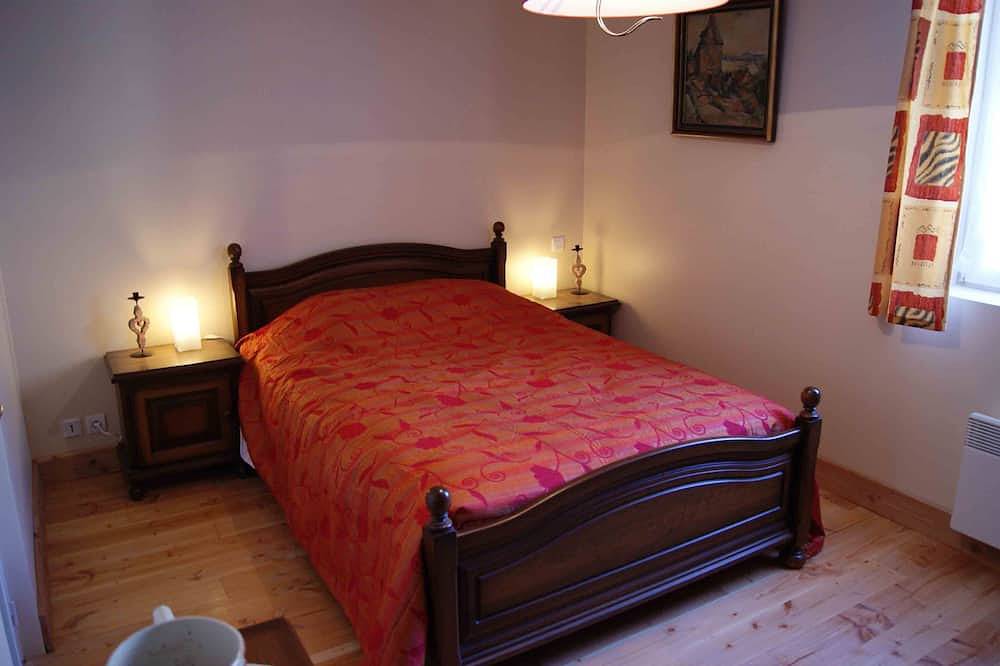 Entire apartment, 3 *, spacious cottage, on the ground floor of the chalet with superb view of the Réallon valley, in Réallon, Écrins National Park